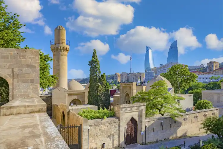 Hotel dekat Baku Old City
