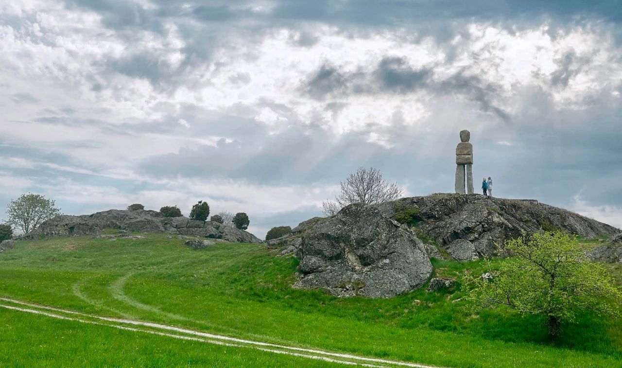 Ugo Rondinone Primordial | Skulptur i Pilane