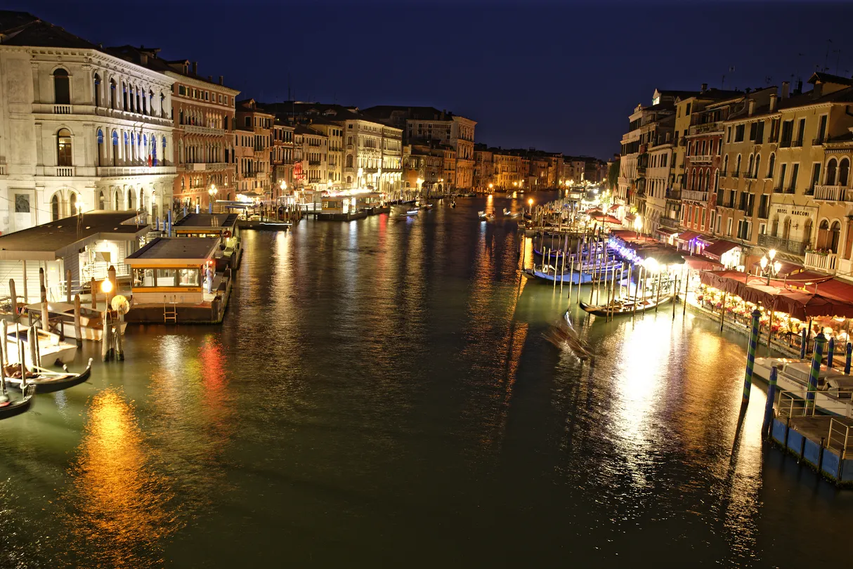 2_Grand Canal Night Cruises