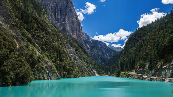 Babagou Blue Pine Lake