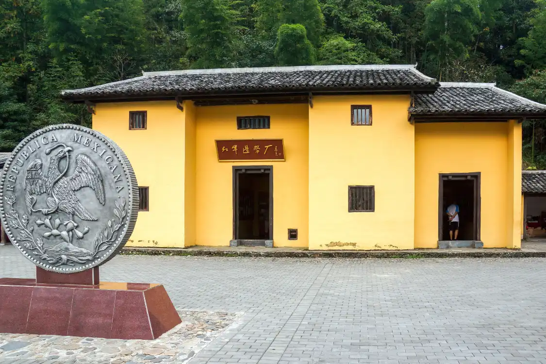 Hotels near Jinggang Mountain Mint