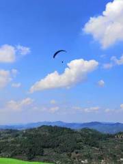 漫步雲端滑翔傘飛行俱樂部