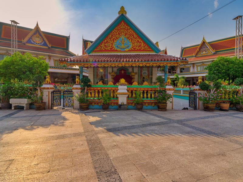 Wat Chong Lom Alley