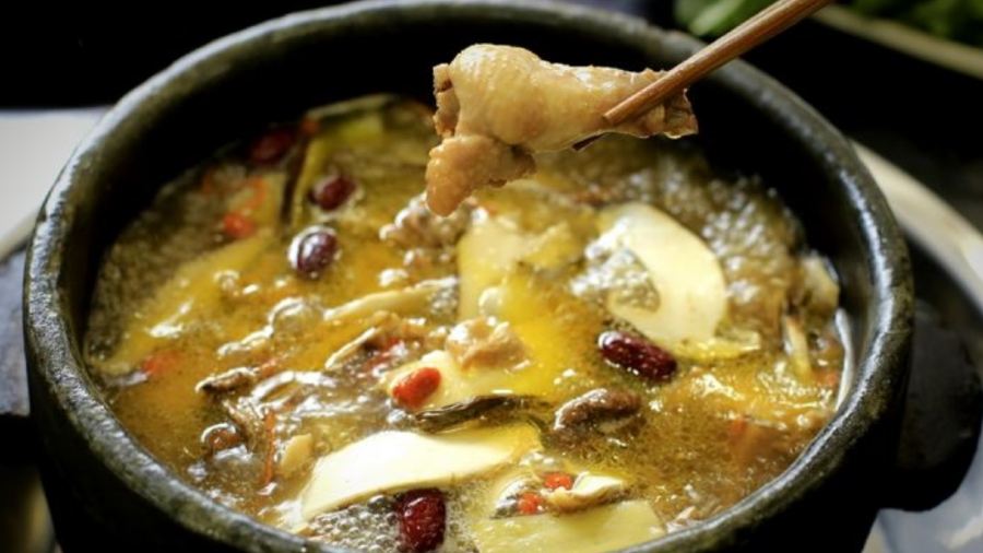 鲁朗石锅城·松茸天麻石锅鸡