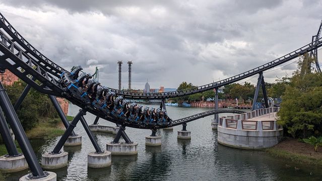 Jurassic World VelociCoaster