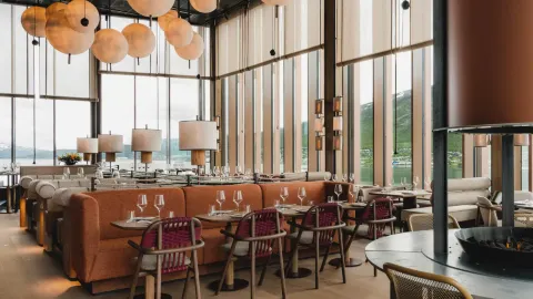 Upper Dock Brasserie & Bar in Troms