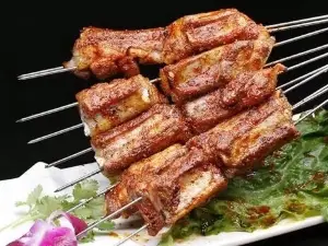 駝泉烤肉麵食城