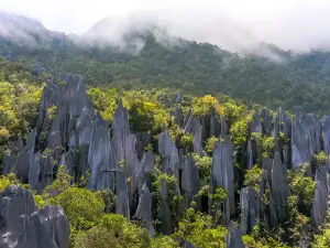 刀鋒山