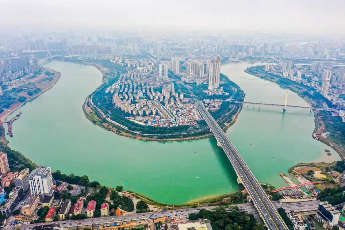 Hotels near Huluding Bridge