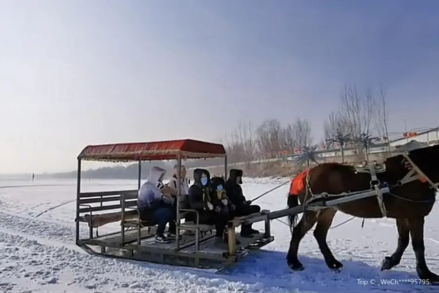 盤錦疙瘩樓冰雪歡樂湖