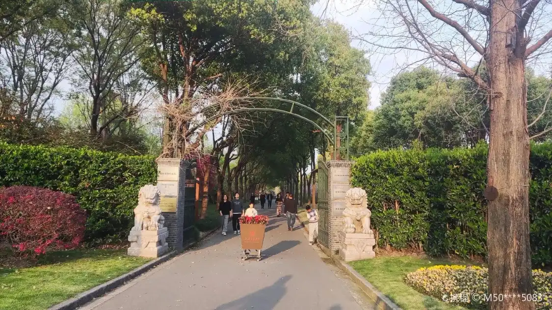 交大閔行校區-園林植物標本園附近的飯店