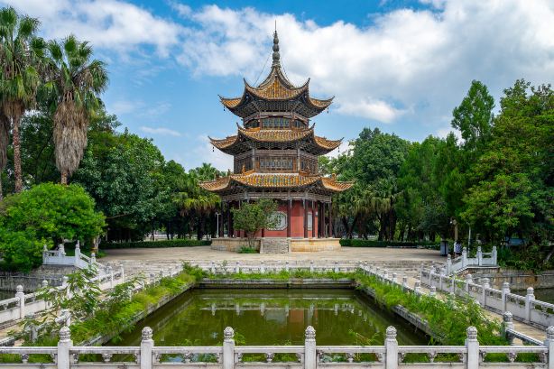 Compare 2 airports near Mengzi