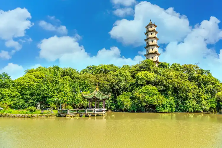 Hotels near Jiangxin Islet