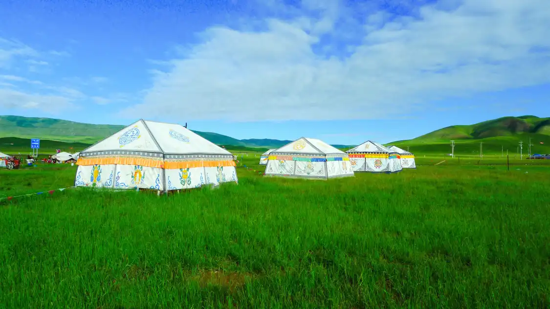 Hotels near Jinyintan Grasslands