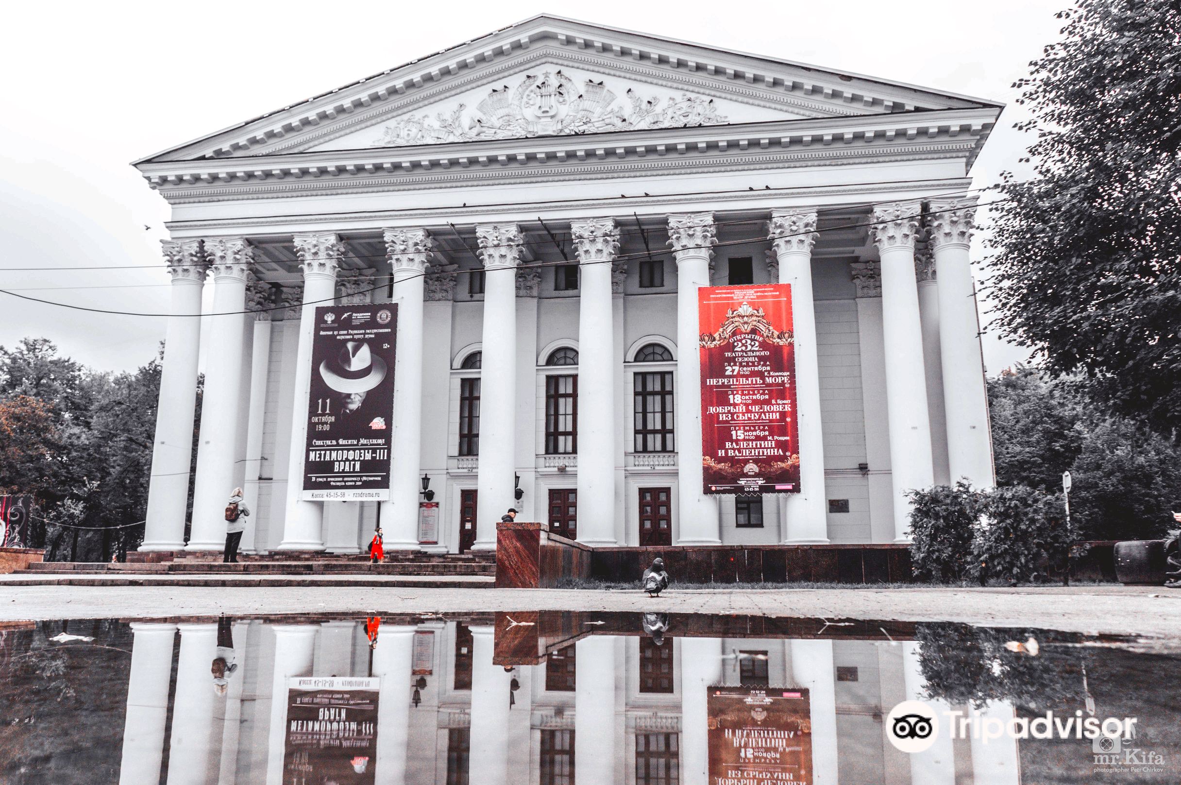 Elena Berkova koz yoshlari bilan eshakda ishtirok etgan qattiq porno video