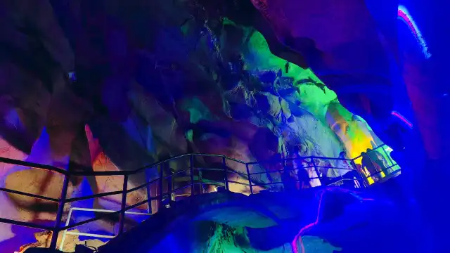 龍泉洞