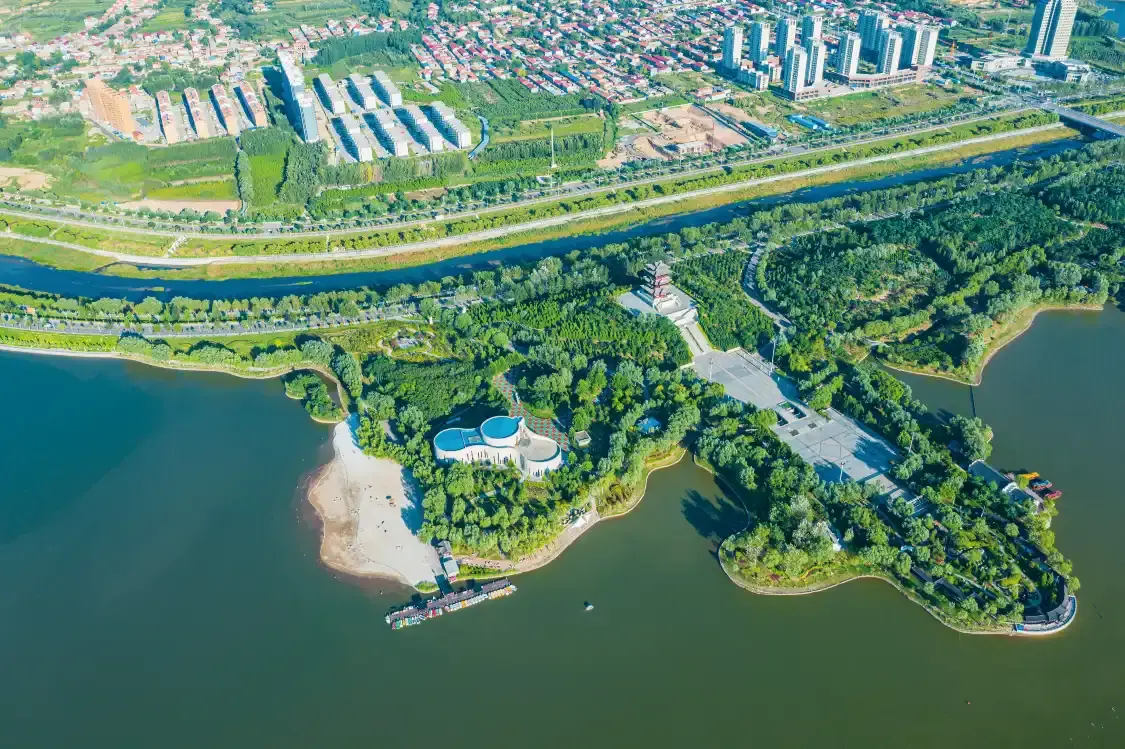 Hotels near Donghu Park