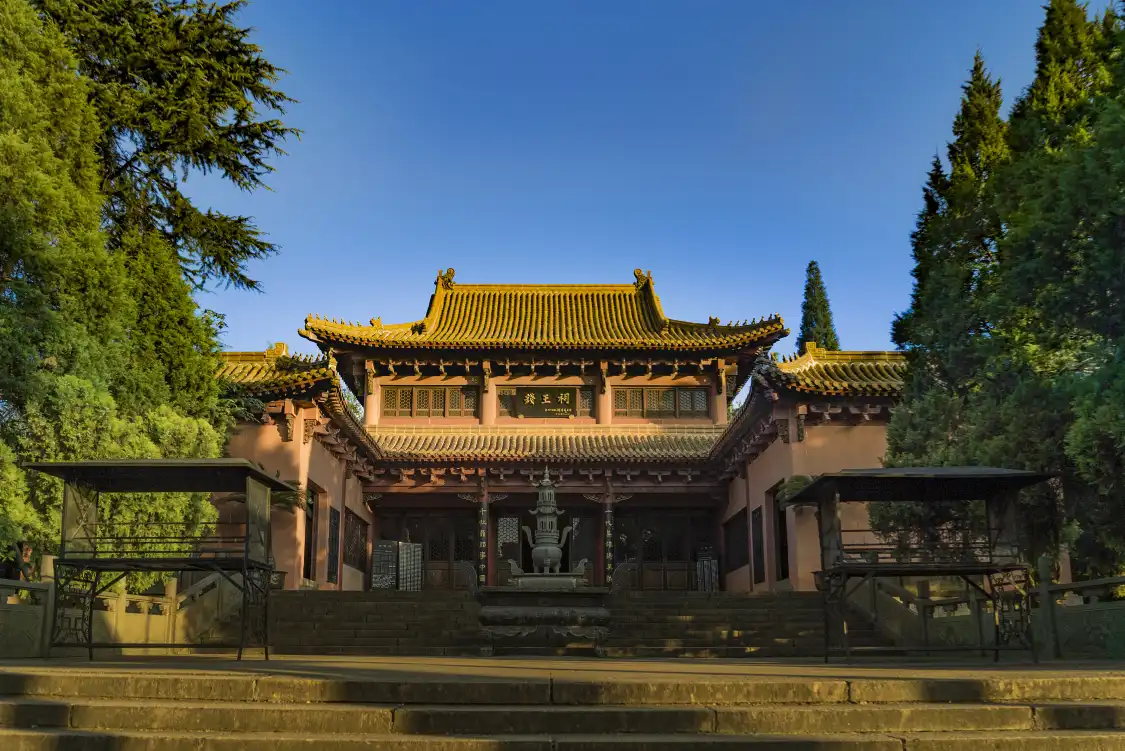 첸왕 묘원 주변 호텔