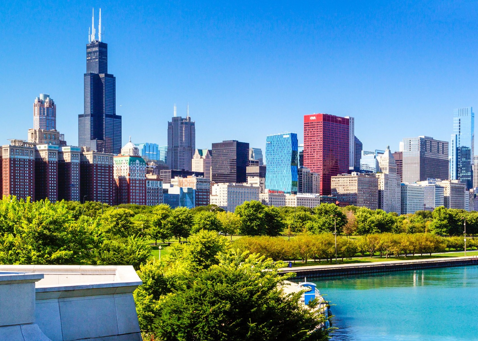 2022 Chicago Skyline: 9 Iconic Chicago Buildings and How to Explore Them