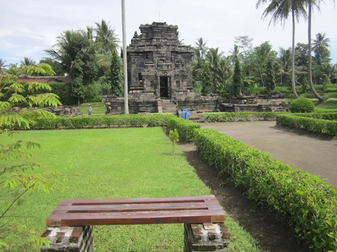 Hotels near Ngawen Temple