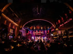 FOUR PLAY BAR