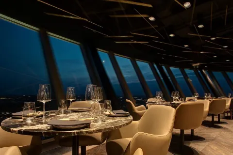 QOMO Restaurant & Bar