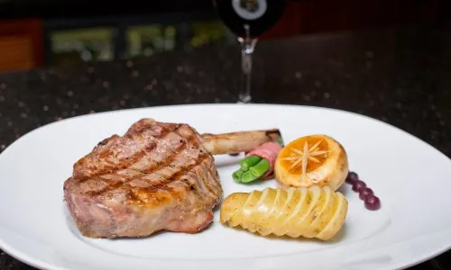 V Lounge & Restaurant