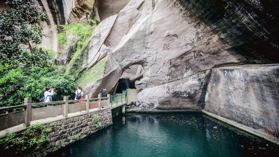 Wushan Seaside Grotto