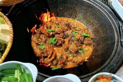 威虎山庄铁锅炖