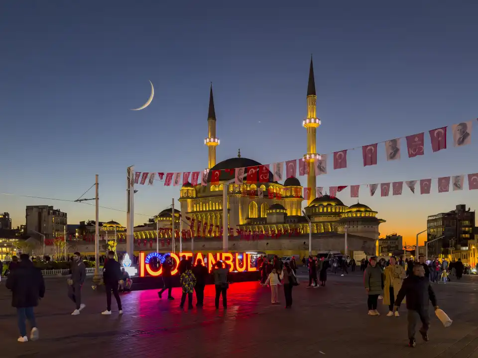 4_Taksim Square
