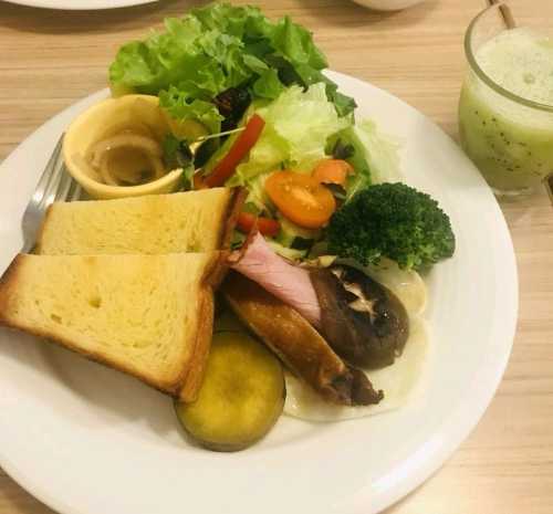 IZZY CAFE