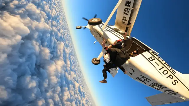 Skydiving in Yangjiang