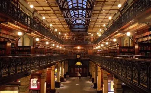 州立图书馆是一座很大的场馆，图书的收藏蛮多的，据说也是澳大利
