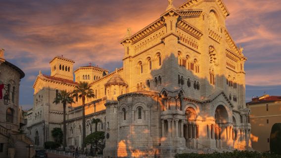 モナコ大聖堂、要塞公園、フラゴナール香水工場を日帰りツアー【貸切チャーター車】