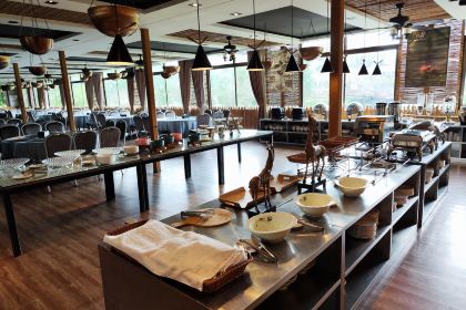 清远佛冈鹤鸣洲温泉度假酒店· 鹤鸣洲花园餐厅