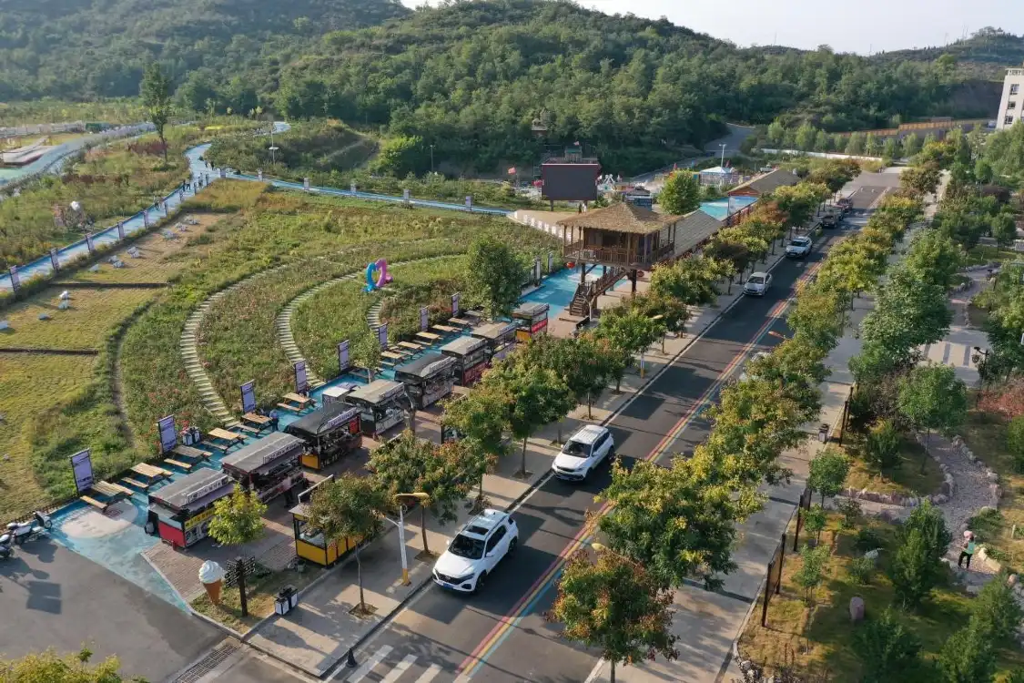 Hotels near Guanshan Academy Town