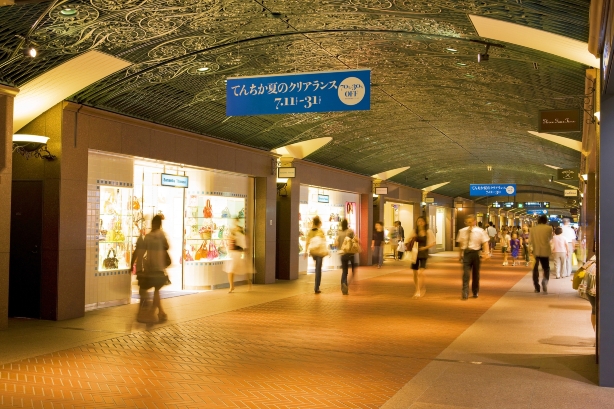 เทนจิน อันเดอร์กราวด์ มอลล์ (Tenjin Underground Mall)