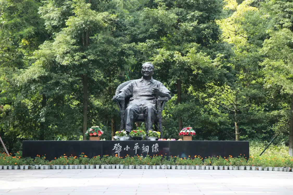 Hotels near Deng Xiaoping's Hometown