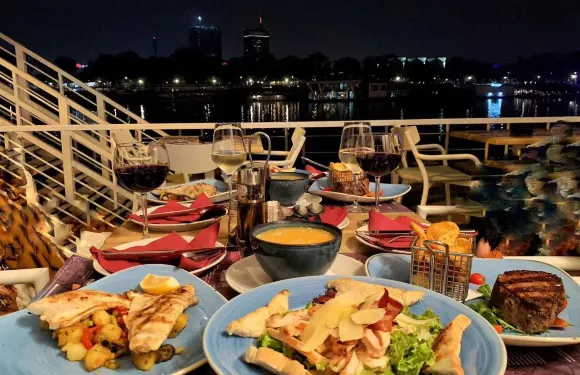 Friendly Restaurant & Bungalows