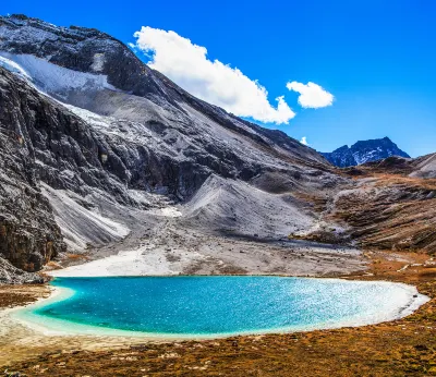 Hotel di Daocheng