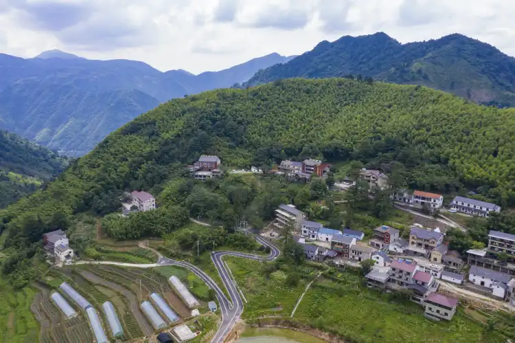 Hotels near Donglingcun