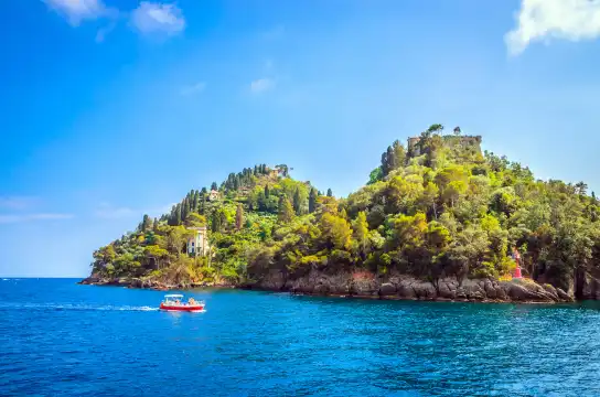 Hotels near Castello Brown