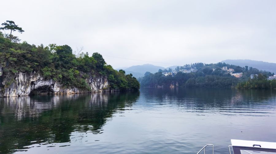 竹山苗寨+無愁河度假區+《鳳凰樣子》大型傳統實景篝火晚會+鳳凰古城一日遊
