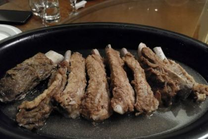 半月山温泉酒店二楼中餐厅