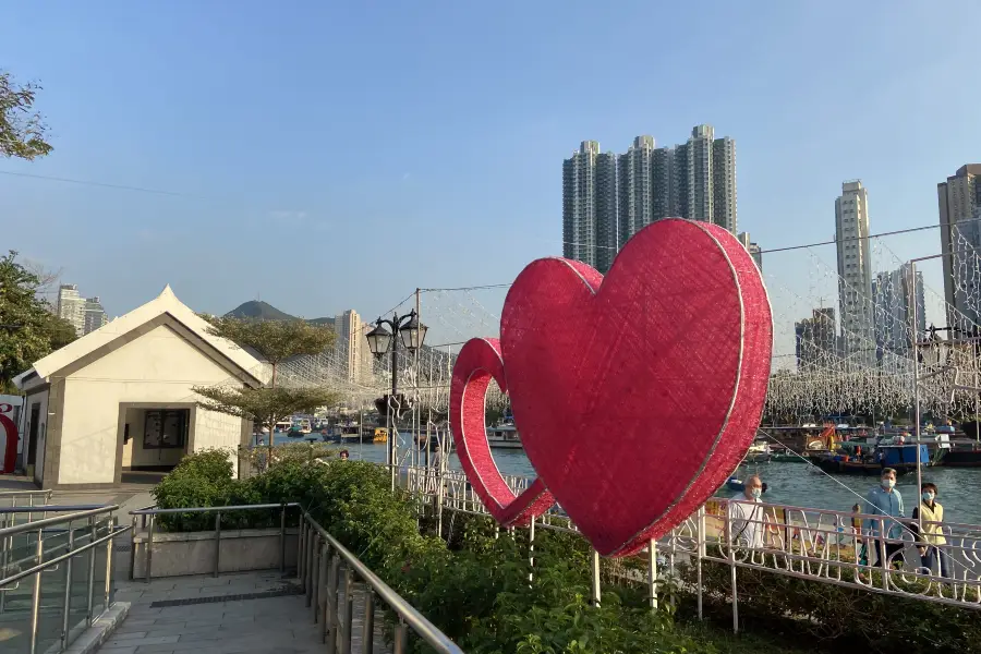 Sitting-Out Area at Aberdeen Main Road/Ap Lei Chau Bridge