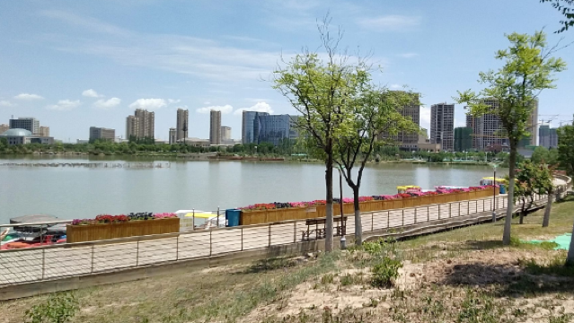 Lanzhou Xinqu 2 Hao Hu Tiyu Park