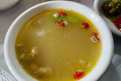 鲁朗纳麦石锅鸡庄园