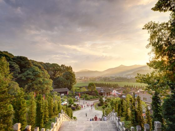 จุดชมวิวสถานที่เก่าของการประชุมกูเทียน