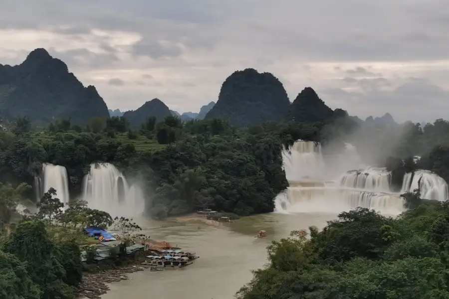 徳天老木綿風景区