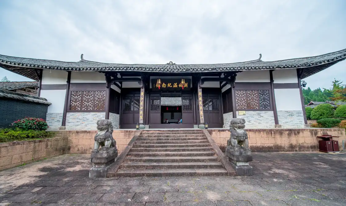 Hotels near Liubowen Memorial Hall